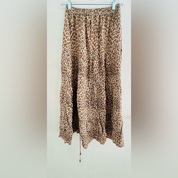 Leopard print maxi skirt. - Picture 2 of 3
